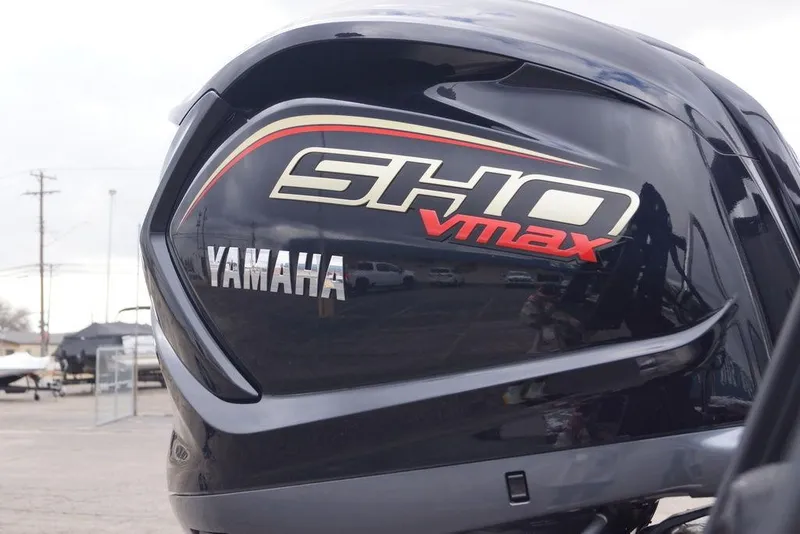 Slide: The Image of Yamaha SHO VMAX engine on 2026 Avalon Catalina Versatile Rear Bench boat. - 8
