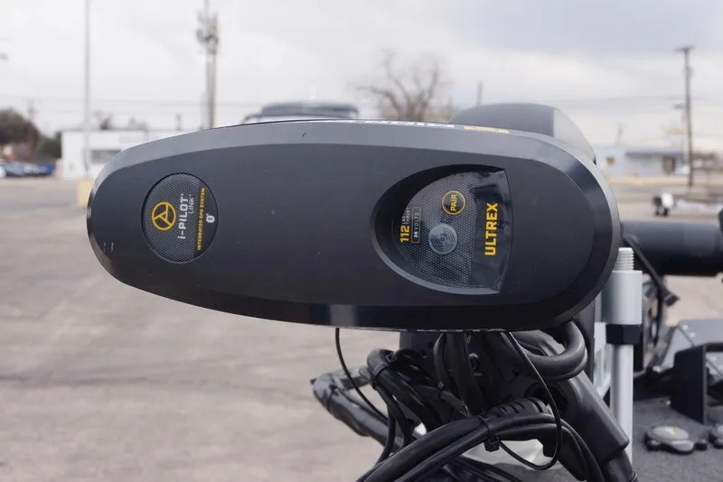 Slide: The Image of Trolling motor on 2019 Skeeter ZX250 boat, featuring i-Pilot and Ultrex technology. - 18