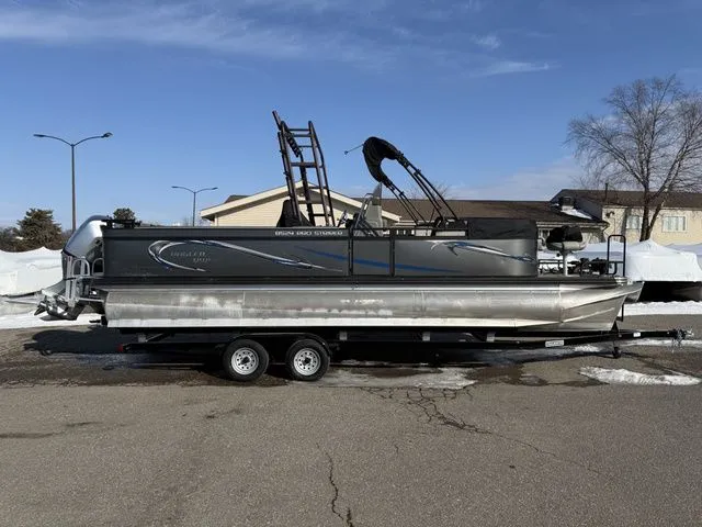 The Image of Angler 8524 Striper 2022 - 1