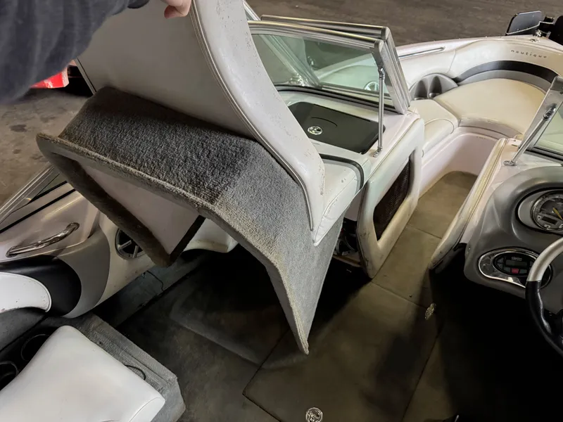 Slide: The Image of Interior of a 2006 Correct Craft Air Nautique 210 boat. - 16