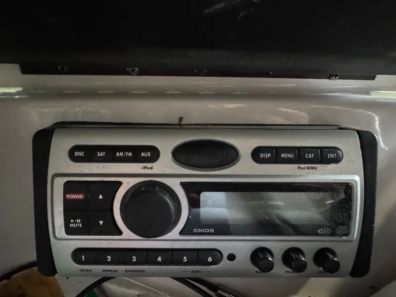 Slide: The Image of Boat stereo system in Correct Craft Air Nautique 210, 2006 model. - 18