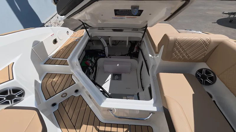 Slide: The Image of Sea Ray SDX 250 Outboard 2026 - 18
