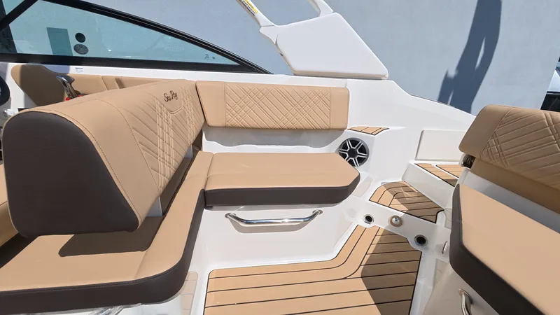 Slide: The Image of Sea Ray SDX 250 Outboard 2026 - 19