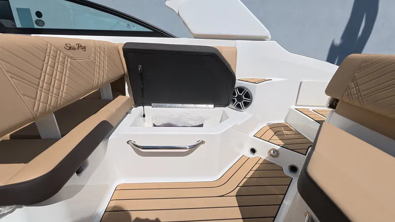 Slide: The Image of Sea Ray SDX 250 Outboard 2026 - 20
