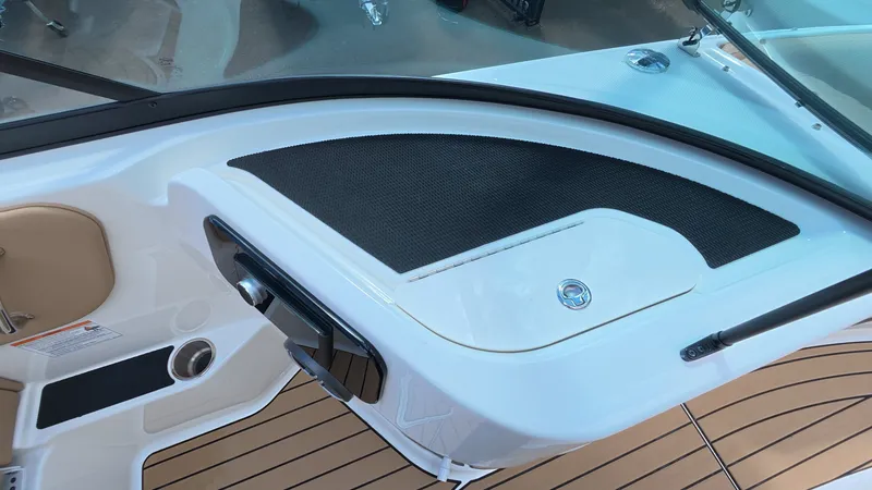 Slide: The Image of Sea Ray SDX 250 Outboard 2026 - 28
