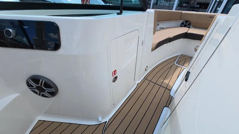 Slide: The Image of Sea Ray SDX 250 Outboard 2026 - 29