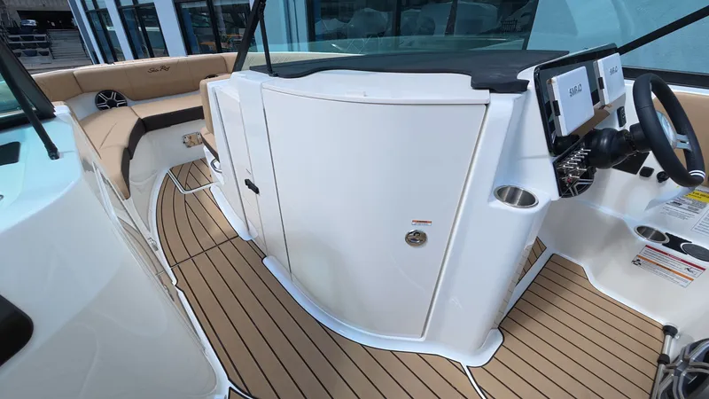 Slide: The Image of Sea Ray SDX 250 Outboard 2026 - 31