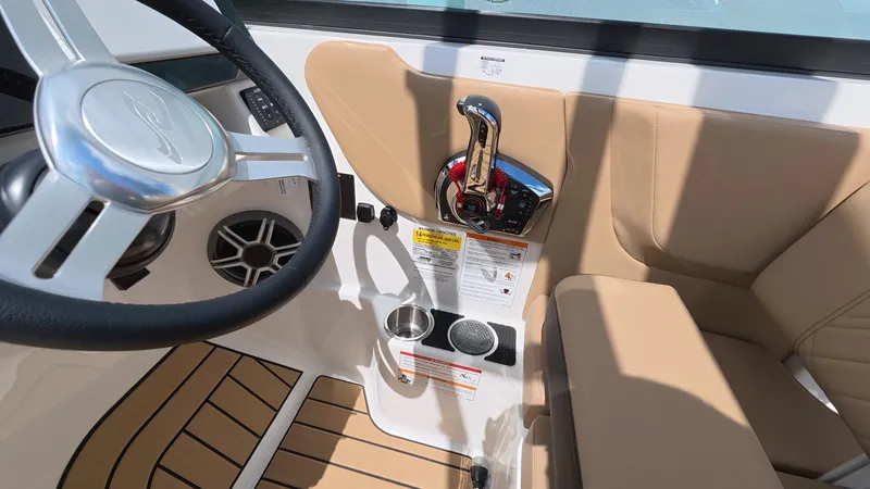 Slide: The Image of Sea Ray SDX 250 Outboard 2026 - 41