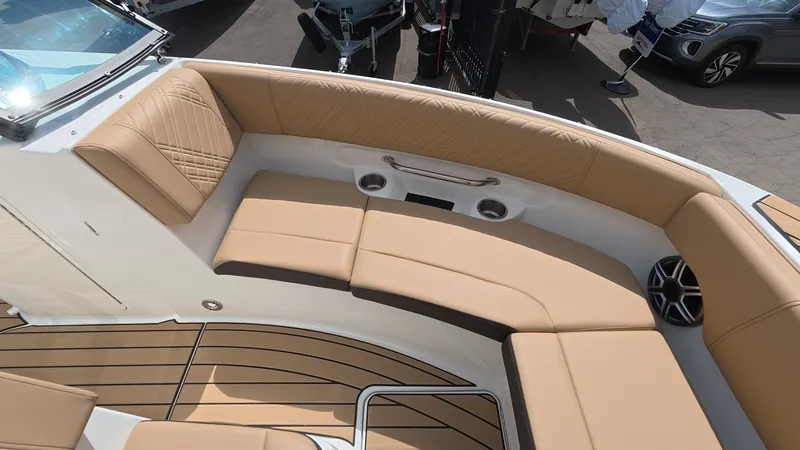 Slide: The Image of Sea Ray SDX 250 Outboard 2026 - 43