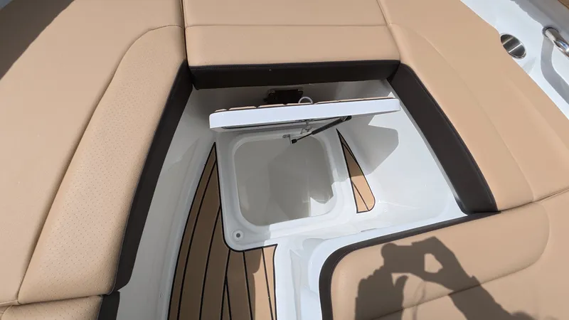 Slide: The Image of Sea Ray SDX 250 Outboard 2026 - 48