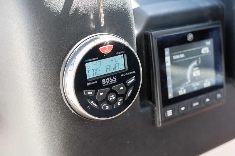 Slide: The Image of Dashboard of Hanover 375 (2026) featuring audio and navigation controls. - 46