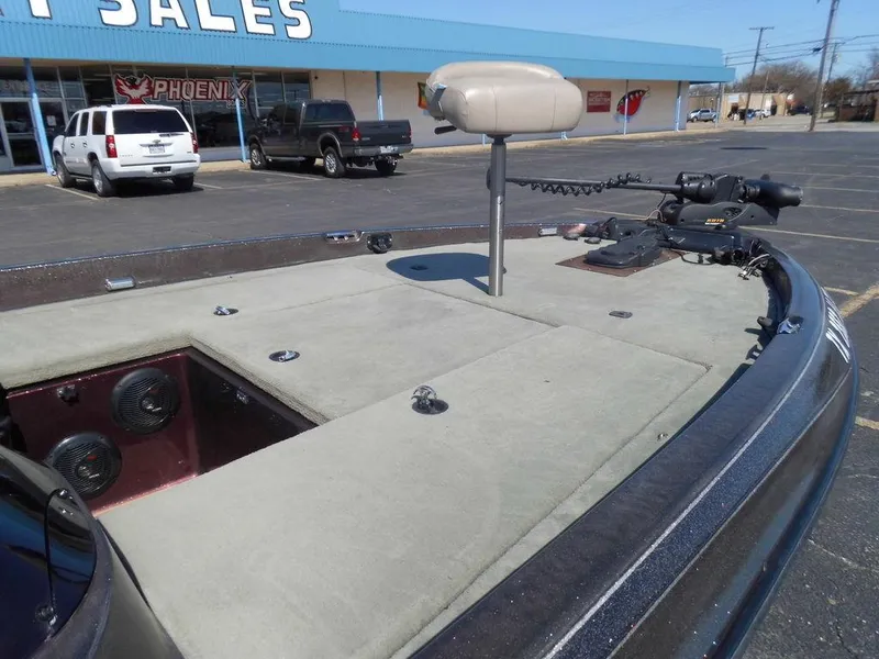 Slide: The Image of 2000 Ranger 520DVX Comanche with fishing platform and seat. - 10