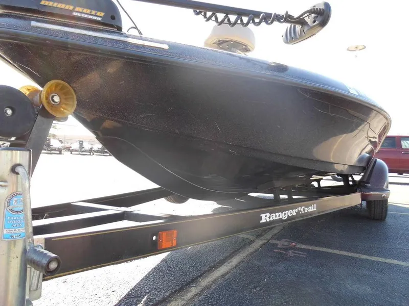 Slide: The Image of 2000 Ranger 520DVX Comanche boat on trailer. - 3