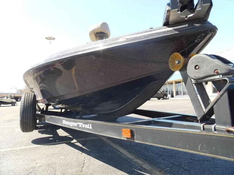 Slide: The Image of 2000 Ranger 520DVX Comanche boat on trailer. - 4