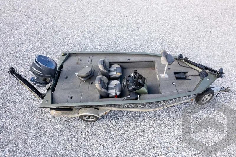Slide: The Image of 2015 Xpress H17 fishing boat with Yamaha motor on gravel surface. - 36