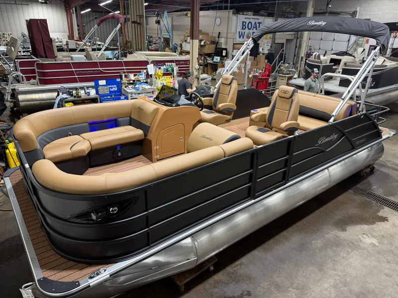 The Image of Bentley Pontoons Legacy 220 Swingback & Honda 4-Stroke EFI 2026 - 1