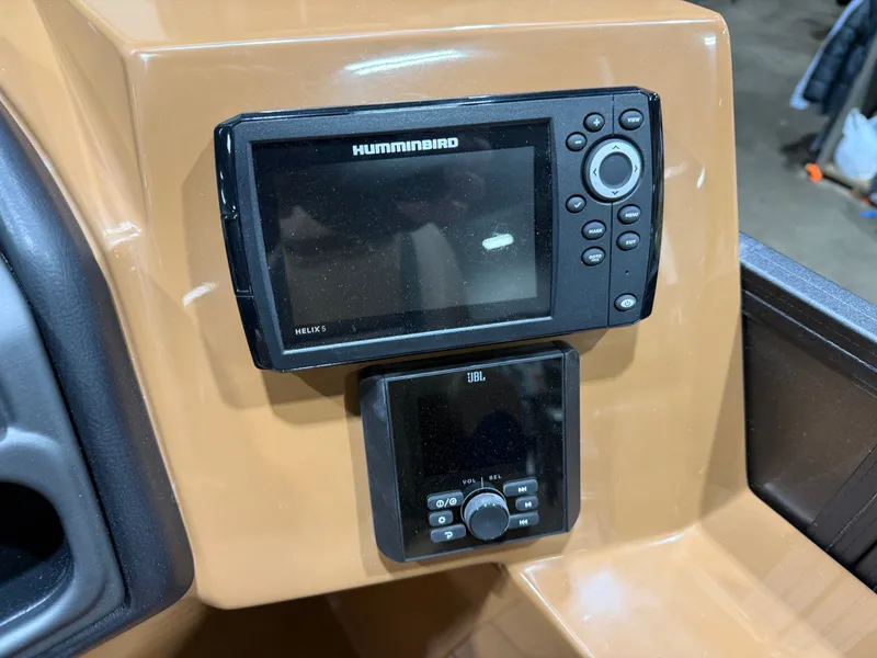 Slide: The Image of Bentley Pontoons Legacy 220 Swingback & Honda 4-Stroke EFI 2026 - 14