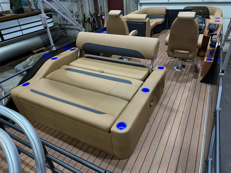 Slide: The Image of Bentley Pontoons Legacy 220 Swingback & Honda 4-Stroke EFI 2026 - 21