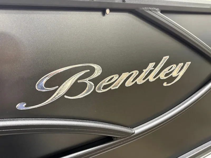 Slide: The Image of Bentley Pontoons Legacy 220 Swingback & Honda 4-Stroke EFI 2026 - 39