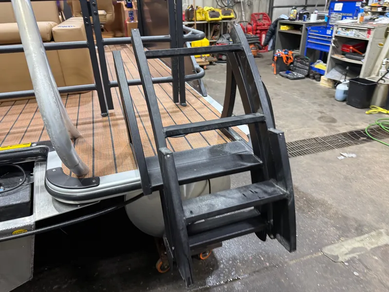 Slide: The Image of Bentley Pontoons Legacy 220 Swingback & Honda 4-Stroke EFI 2026 - 43