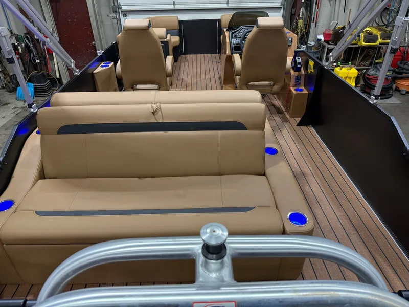 Slide: The Image of Bentley Pontoons Legacy 220 Swingback & Honda 4-Stroke EFI 2026 - 5