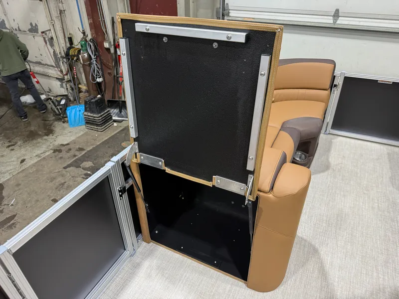 Slide: The Image of Tahoe LTZ 2385 Quad Lounge & 4-Stroke 2026 - 25