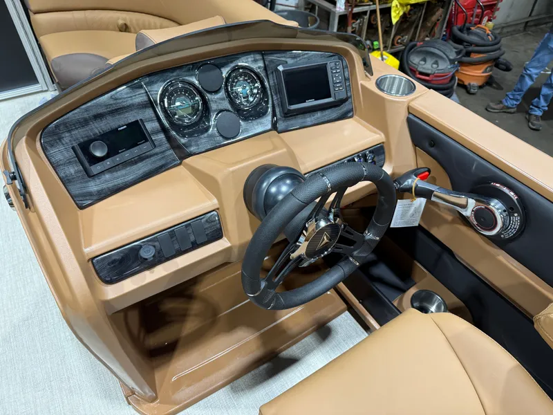 Slide: The Image of Tahoe LTZ 2385 Quad Lounge & Honda 4-Stroke EFI 2026 - 13