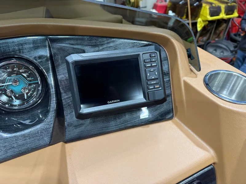 Slide: The Image of Tahoe LTZ 2385 Quad Lounge & Honda 4-Stroke EFI 2026 - 16