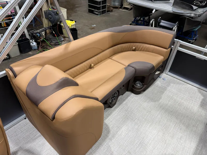 Slide: The Image of Tahoe LTZ 2385 Quad Lounge & Honda 4-Stroke EFI 2026 - 20