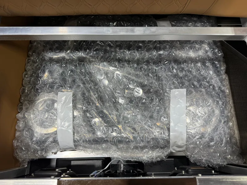 Slide: The Image of Tahoe LTZ 2385 Quad Lounge & Honda 4-Stroke EFI 2026 - 31