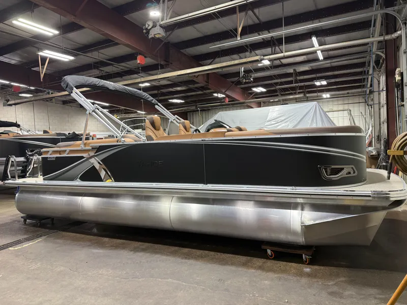 Slide: The Image of Tahoe LTZ 2385 Quad Lounge & Honda 4-Stroke EFI 2026 - 44