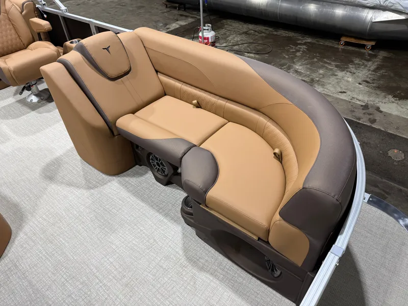 Slide: The Image of Tahoe LTZ 2385 Quad Lounge & Honda 4-Stroke EFI 2026 - 8