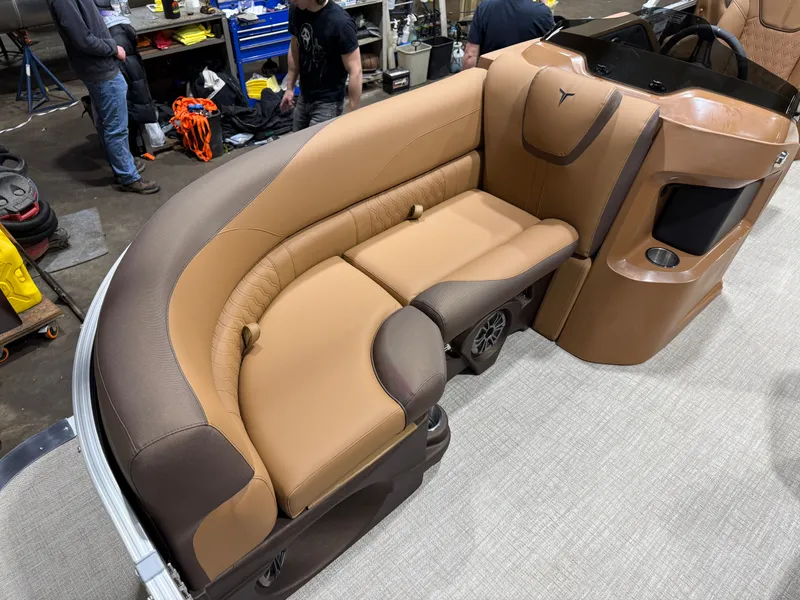 Slide: The Image of Tahoe LTZ 2385 Quad Lounge & Honda 4-Stroke EFI 2026 - 9