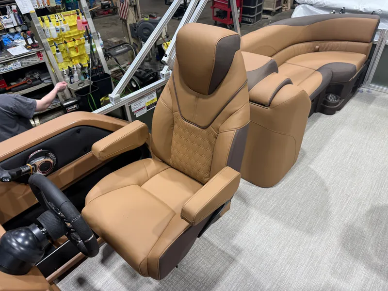 Slide: The Image of Tahoe LTZ 2385 Quad Lounge & Honda 4-Stroke EFI 2026 - 12