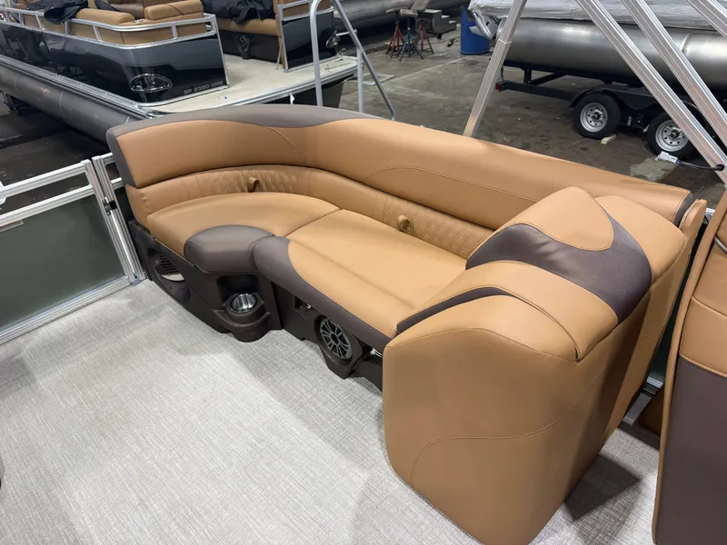 Slide: The Image of Tahoe LTZ 2385 Quad Lounge & Honda 4-Stroke EFI 2026 - 19