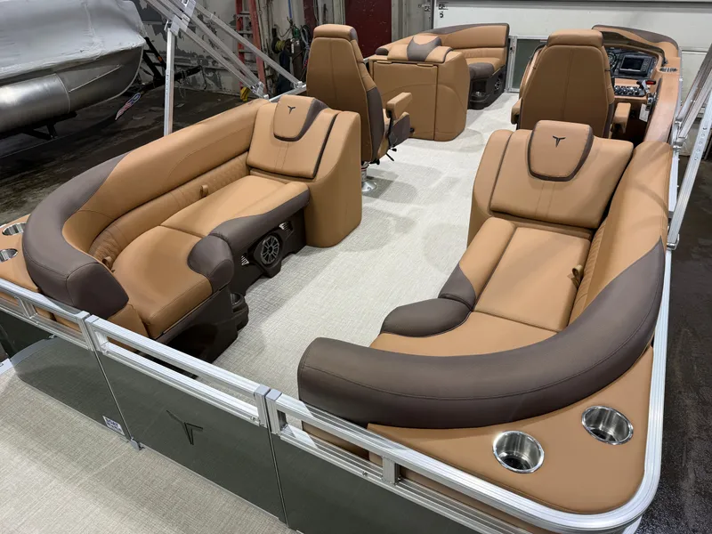 Slide: The Image of Tahoe LTZ 2385 Quad Lounge & Honda 4-Stroke EFI 2026 - 22