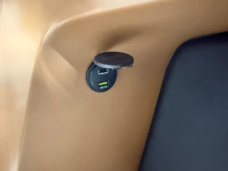 Slide: The Image of Tahoe LTZ 2385 Quad Lounge & Honda 4-Stroke EFI 2026 - 31