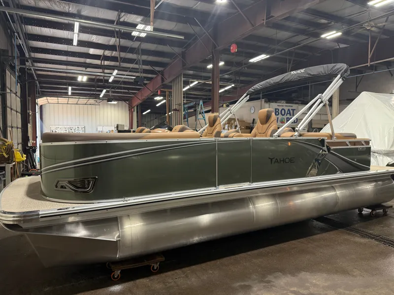 Slide: The Image of Tahoe LTZ 2385 Quad Lounge & Honda 4-Stroke EFI 2026 - 38