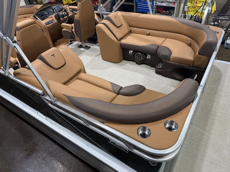 Slide: The Image of Tahoe LTZ 2385 Quad Lounge & Honda 4-Stroke EFI 2026 - 4