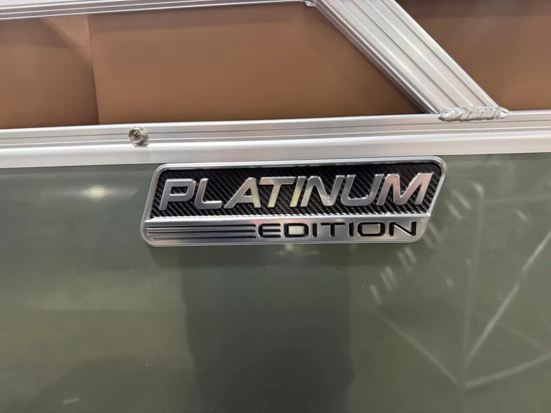 Slide: The Image of Tahoe LTZ 2385 Quad Lounge & Honda 4-Stroke EFI 2026 - 40