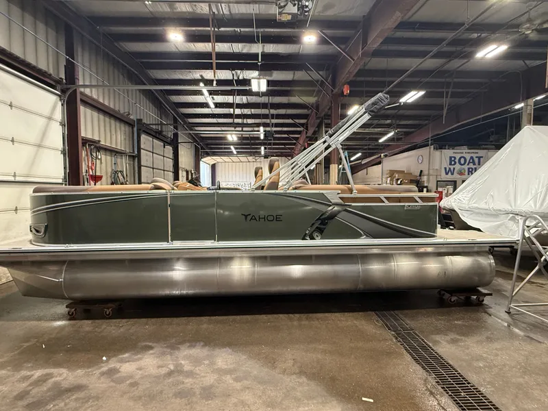 Slide: The Image of Tahoe LTZ 2385 Quad Lounge & Honda 4-Stroke EFI 2026 - 49