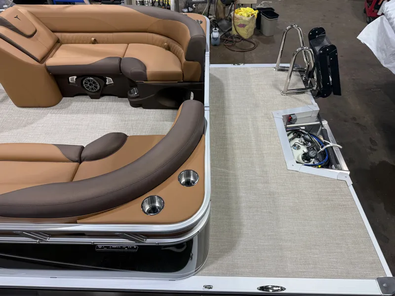 Slide: The Image of Tahoe LTZ 2385 Quad Lounge & Honda 4-Stroke EFI 2026 - 5