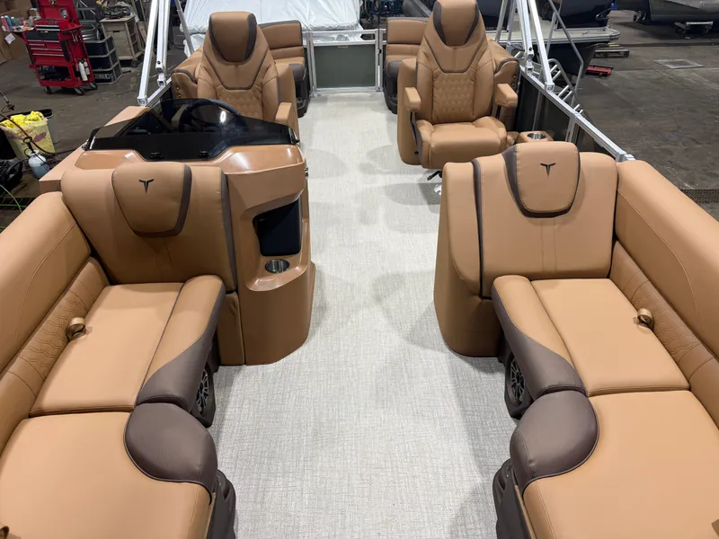 Slide: The Image of Tahoe LTZ 2385 Quad Lounge & Honda 4-Stroke EFI 2026 - 7