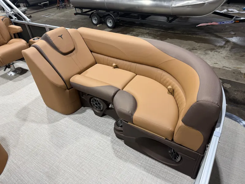 Slide: The Image of Tahoe LTZ 2385 Quad Lounge & Honda 4-Stroke EFI 2026 - 9