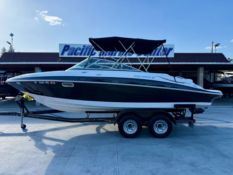 Slide: The Image of Four Winns 230 Horizon w/ Mercury 6.2L 2005 - 1