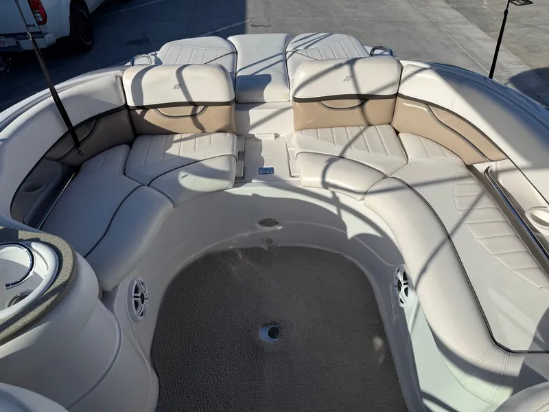 Slide: The Image of Four Winns 230 Horizon w/ Mercury 6.2L 2005 - 10