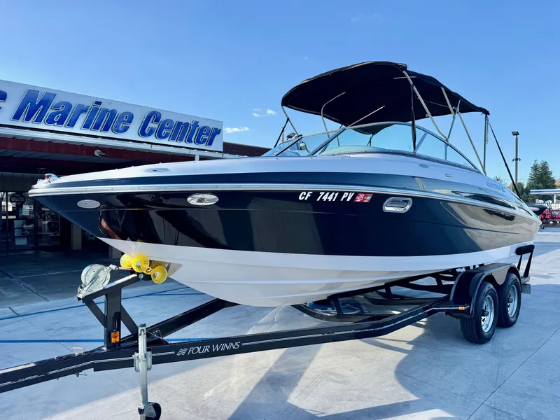 Slide: The Image of Four Winns 230 Horizon w/ Mercury 6.2L 2005 - 2