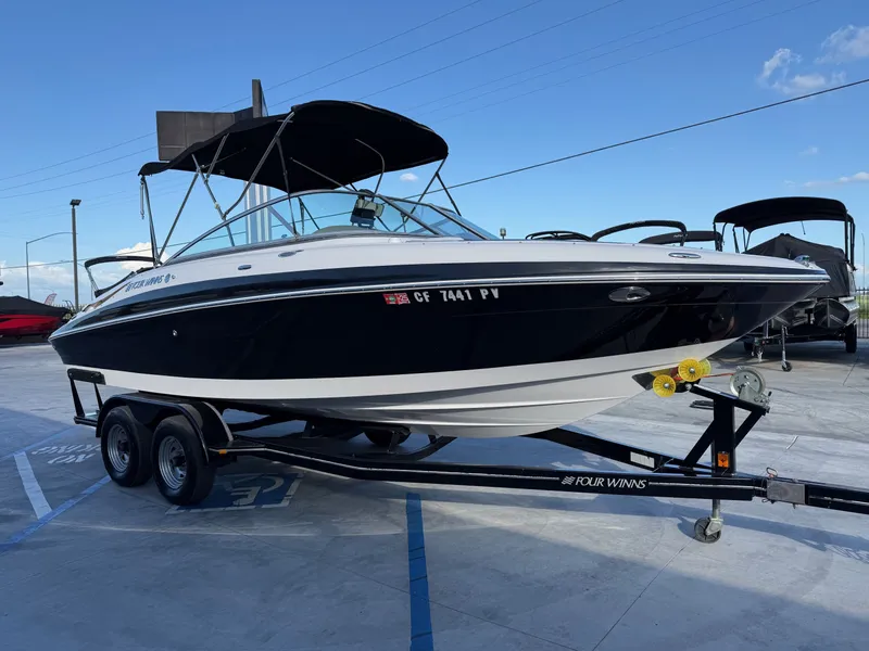 Slide: The Image of Four Winns 230 Horizon w/ Mercury 6.2L 2005 - 4