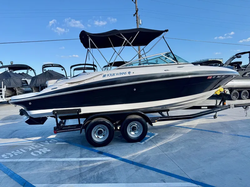 Slide: The Image of Four Winns 230 Horizon w/ Mercury 6.2L 2005 - 5