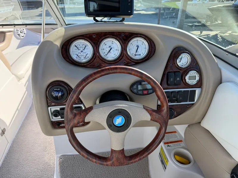 Slide: The Image of Four Winns 230 Horizon w/ Mercury 6.2L 2005 - 7